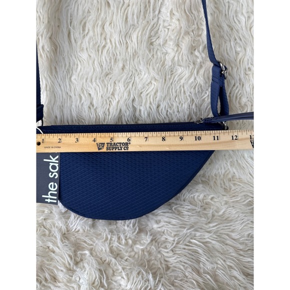 NWT The Sak Tess Navy Blue Quilted Recycled Polyester Crossbody Bag Travel Beach - Picture 5 of 11